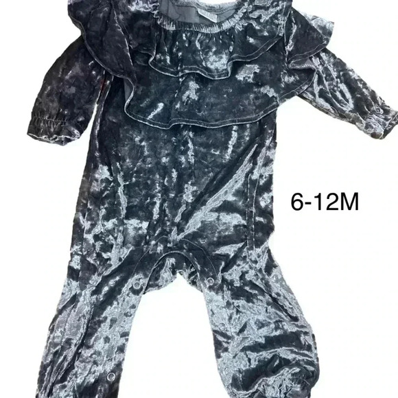 Silver Velvet Boutique Romper Perfect for Christmas or New Years 6-12 Month - Picture 1 of 1